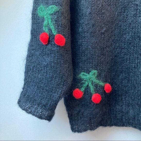 Vintage cherry sweater - Picture 3 of 10